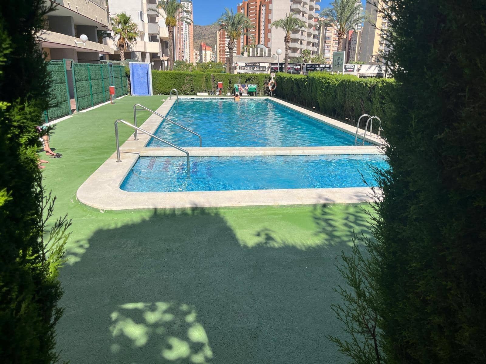 2 soverom Leilighet til salgs i Benidorm med svømmebasseng garasje - € 184 000 (Ref: 9454022)