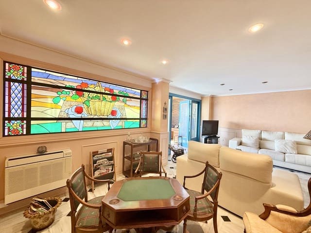 4 bedroom Flat for sale in Levante, Benidorm with pool garage - € 950,000 (Ref: 9454034)