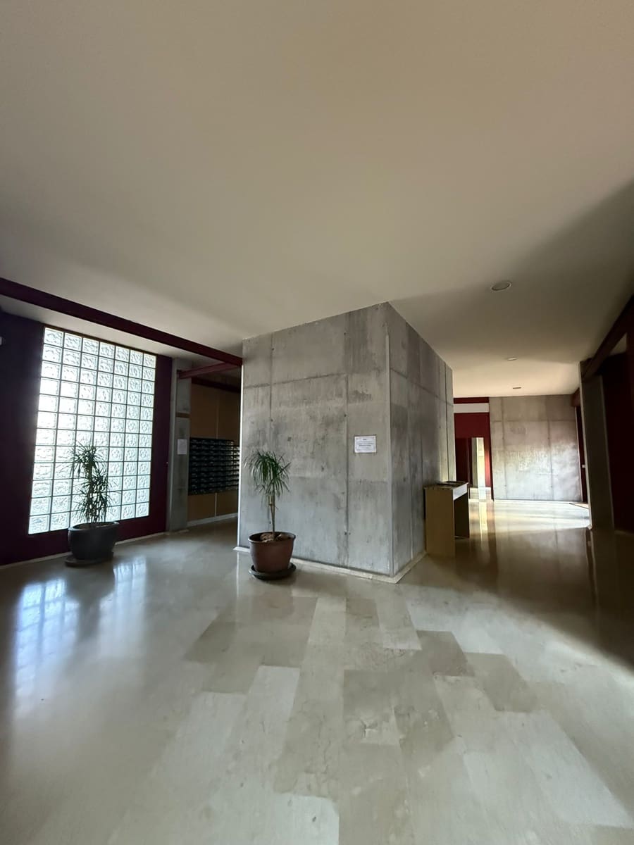 Apartamento de 2 habitaciones en Benidorm en venta con piscina garaje - 240.000 € (Ref: 9454054)