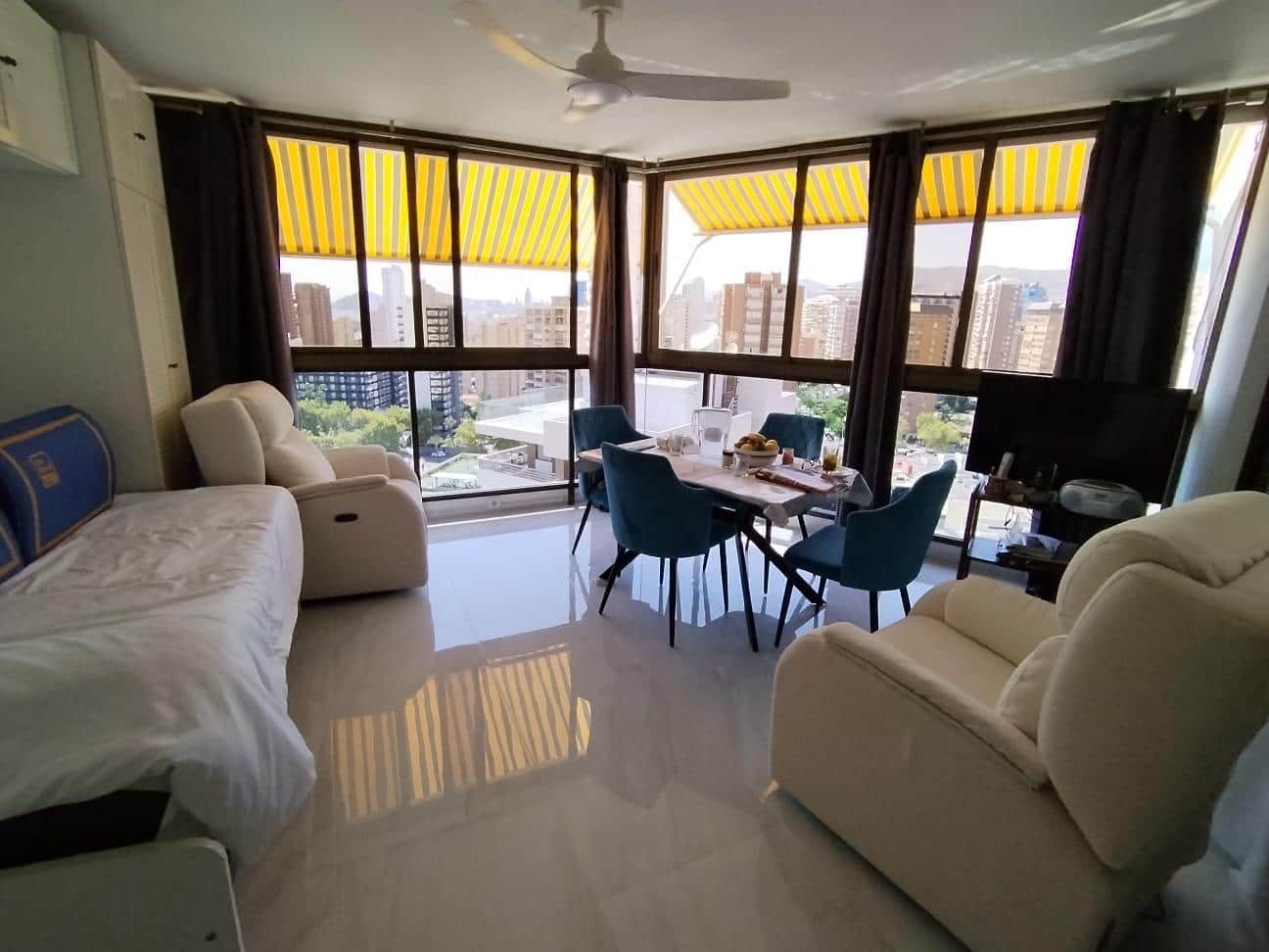 1 soverom Leilighet til salgs i Benidorm med svømmebasseng garasje - € 294 000 (Ref: 9454074)