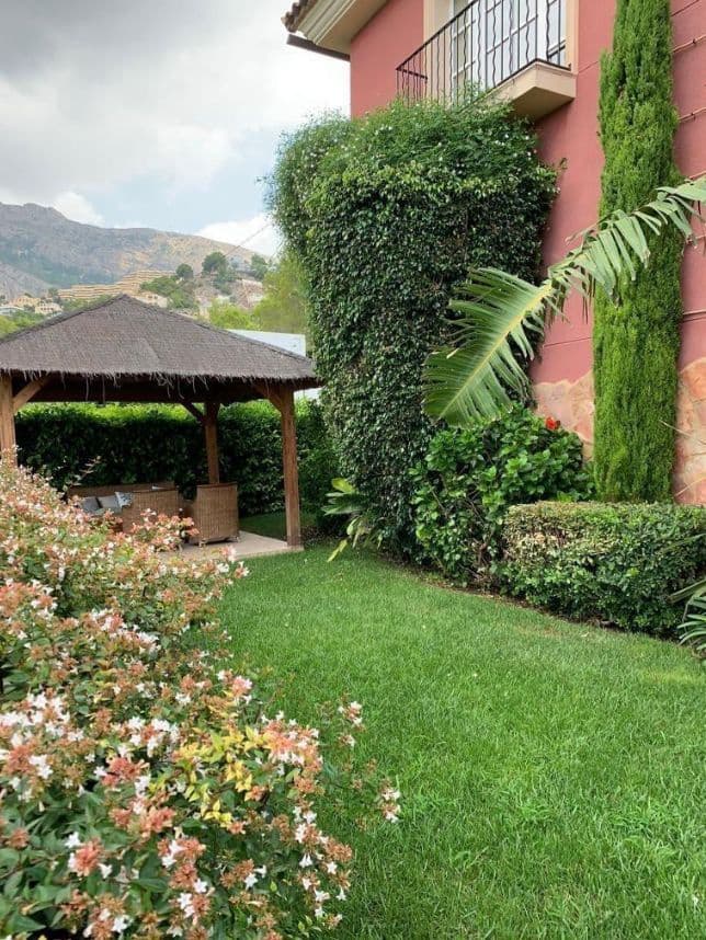 3 bedroom Villa for sale in Altea with pool garage - € 799,000 (Ref: 9454080)