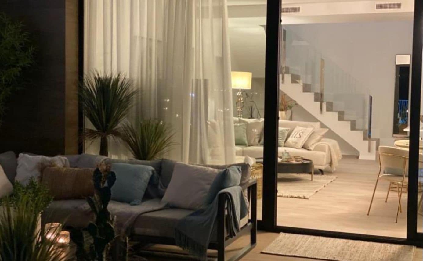 3 sypialnia Dom szeregowy na sprzedaż w Finestrat z basenem garażem - 615 000 € (Ref: 9454081)