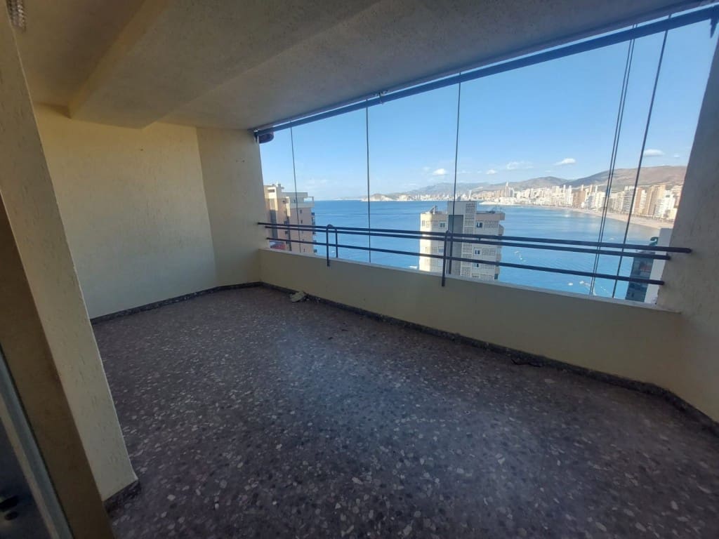 2 bedroom Apartment for sale in Benidorm with pool garage - € 250,000 (Ref: 9454615)