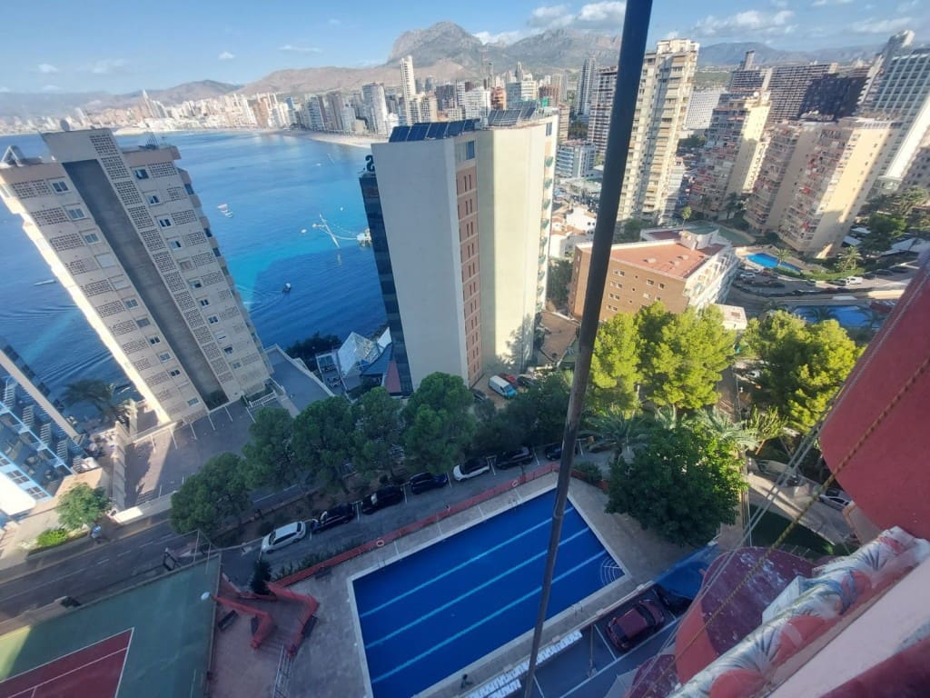 2 bedroom Apartment for sale in Benidorm with pool garage - € 250,000 (Ref: 9454615)