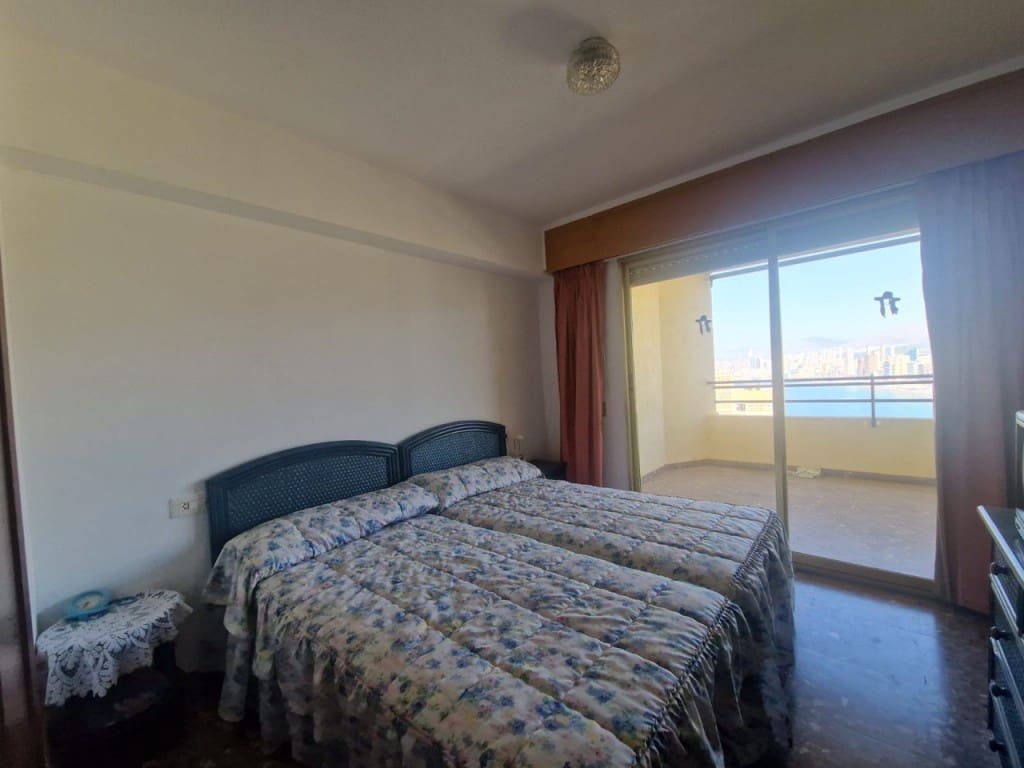 2 bedroom Apartment for sale in Benidorm with pool garage - € 250,000 (Ref: 9454615)