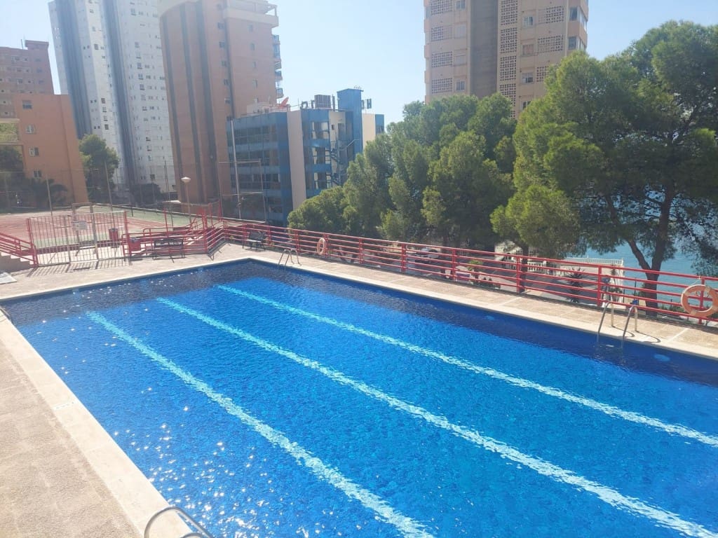 2 bedroom Apartment for sale in Benidorm with pool garage - € 250,000 (Ref: 9454615)