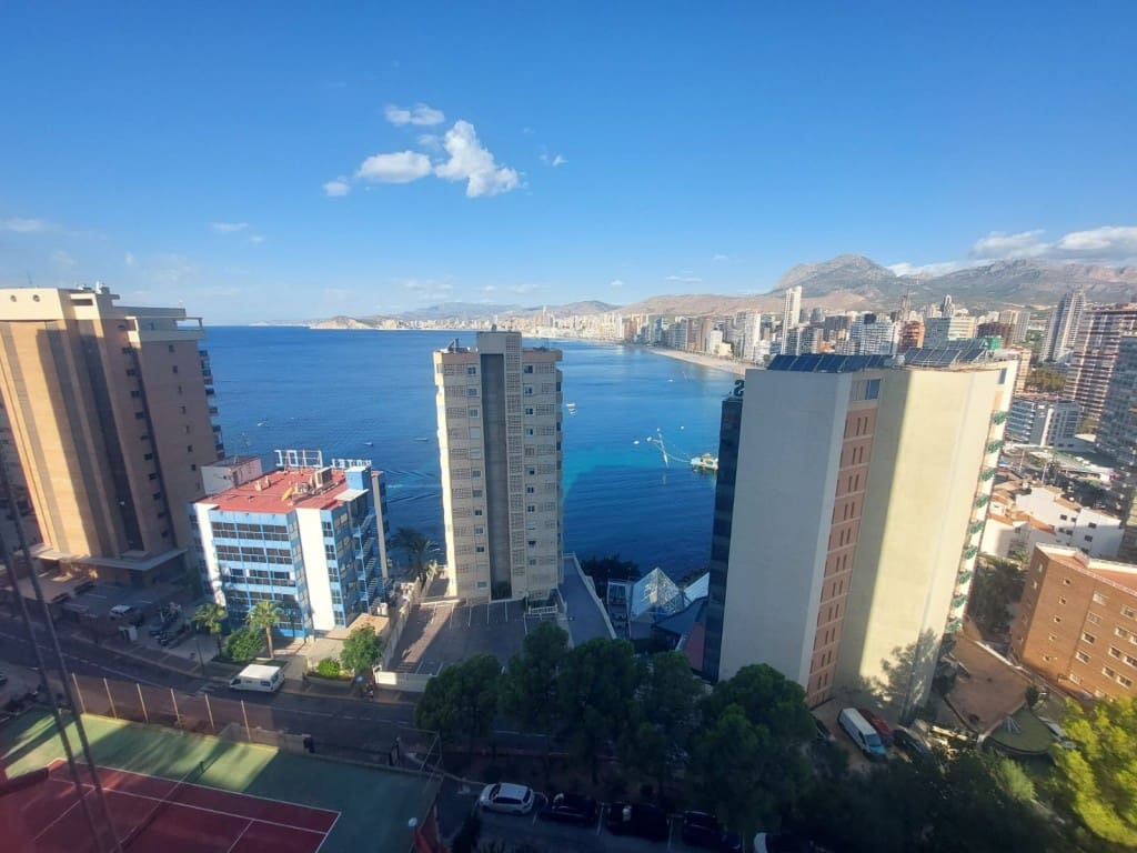 2 bedroom Apartment for sale in Benidorm with pool garage - € 250,000 (Ref: 9454615)