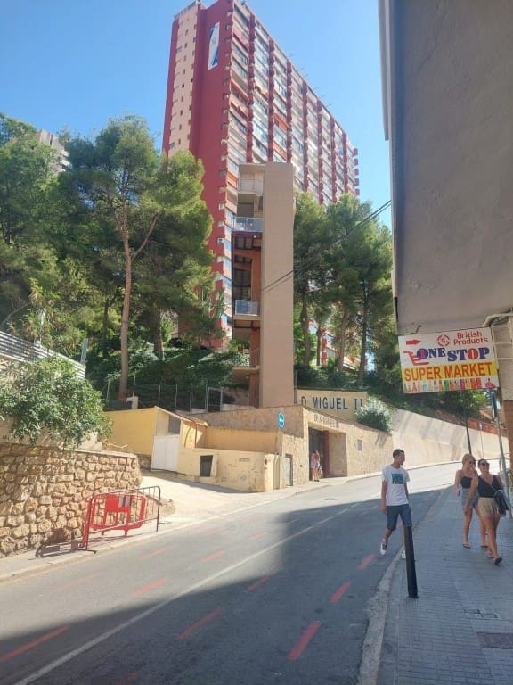 2 bedroom Apartment for sale in Benidorm with pool garage - € 250,000 (Ref: 9454615)