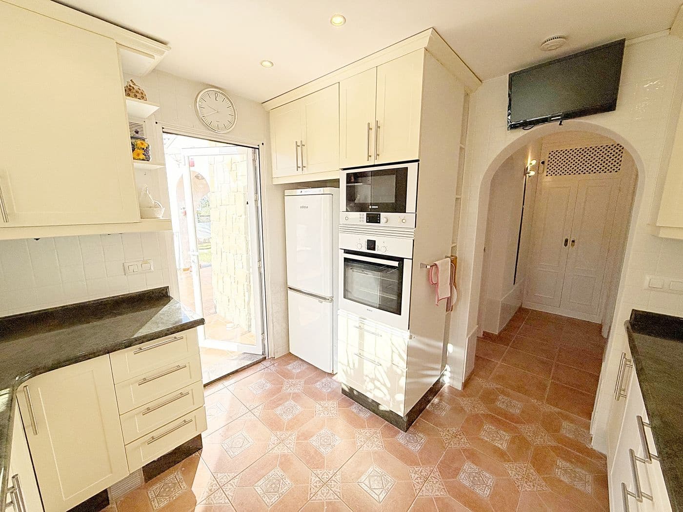 4 bedroom Villa for sale in Calpe / Calp with pool garage - € 540,000 (Ref: 9454621)