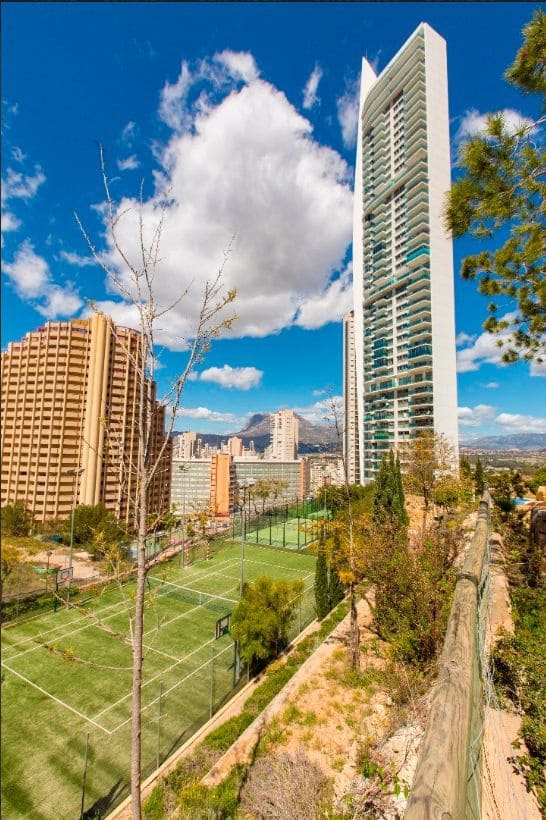 2 bedroom Apartment for sale in Benidorm with pool garage - € 369,500 (Ref: 9454631)