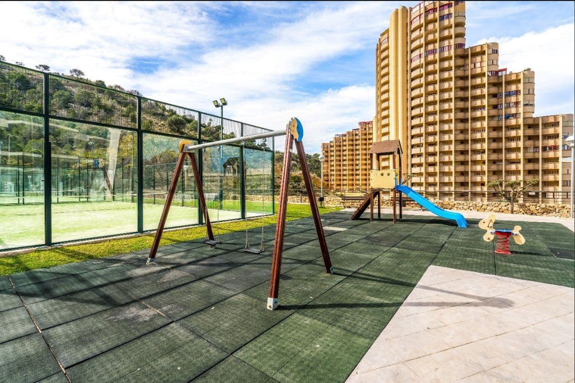 2 bedroom Apartment for sale in Benidorm with pool garage - € 369,500 (Ref: 9454631)