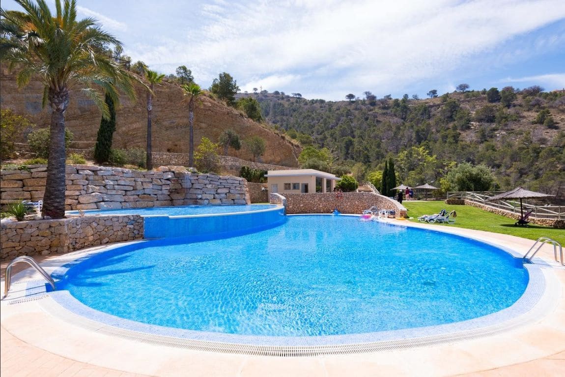 2 bedroom Apartment for sale in Benidorm with pool garage - € 369,500 (Ref: 9454631)