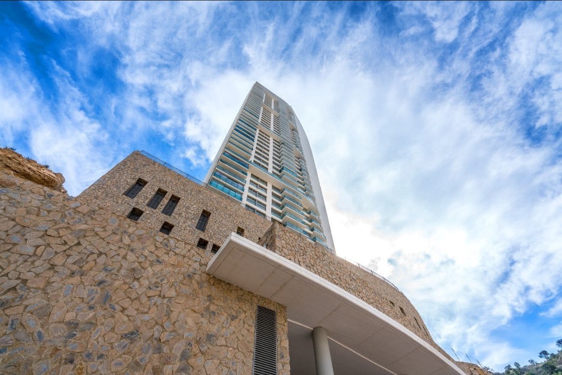 2 bedroom Apartment for sale in Benidorm with pool garage - € 369,500 (Ref: 9454631)