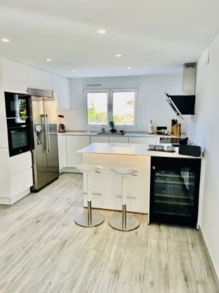 4 soverom Villa til salgs i Alfaz del Pi / L'Alfas del Pi med svømmebasseng garasje - € 1 195 000 (Ref: 9454640)