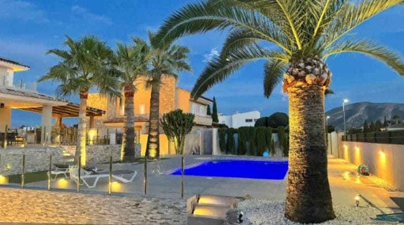 4 soverom Villa til salgs i Alfaz del Pi / L'Alfas del Pi med svømmebasseng garasje - € 1 195 000 (Ref: 9454640)