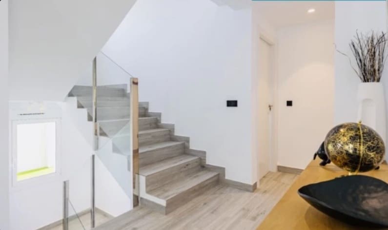 4 soverom Villa til salgs i Alfaz del Pi / L'Alfas del Pi med svømmebasseng garasje - € 1 195 000 (Ref: 9454640)