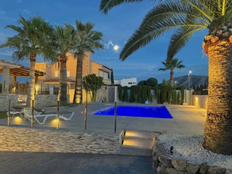 4 soverom Villa til salgs i Alfaz del Pi / L'Alfas del Pi med svømmebasseng garasje - € 1 195 000 (Ref: 9454640)