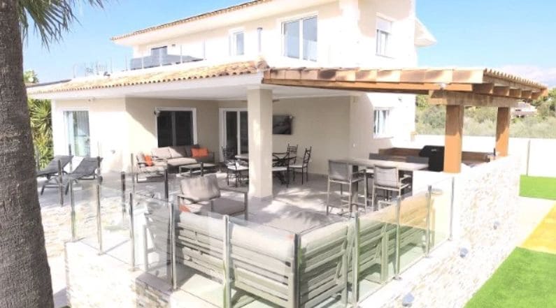 4 soverom Villa til salgs i Alfaz del Pi / L'Alfas del Pi med svømmebasseng garasje - € 1 195 000 (Ref: 9454640)