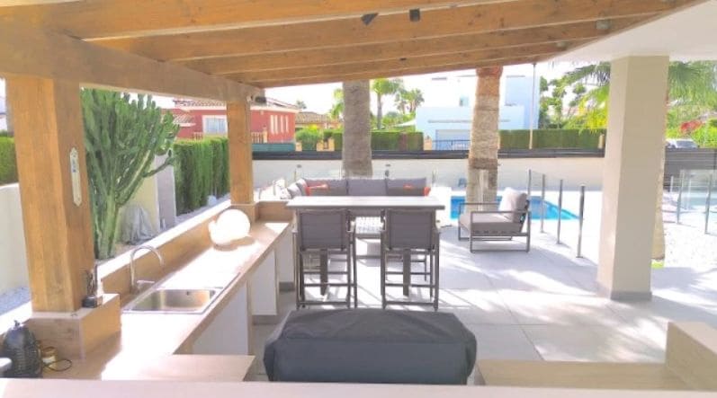 4 soverom Villa til salgs i Alfaz del Pi / L'Alfas del Pi med svømmebasseng garasje - € 1 195 000 (Ref: 9454640)