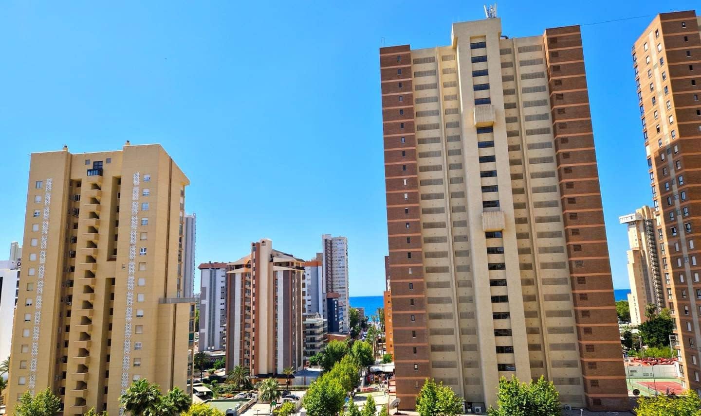 2 bedroom Apartment for sale in Benidorm with pool garage - € 215,000 (Ref: 9454642)