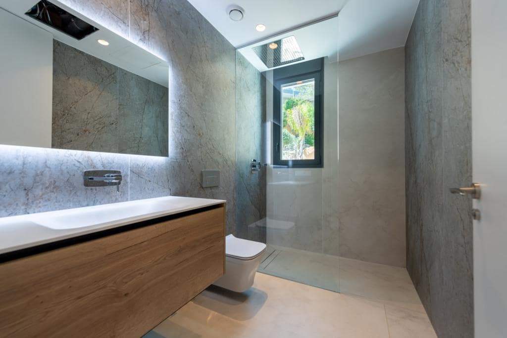 4 sypialnia Penthouse na sprzedaż w Benidorm z basenem garażem - 1 650 000 € (Ref: 9454643)