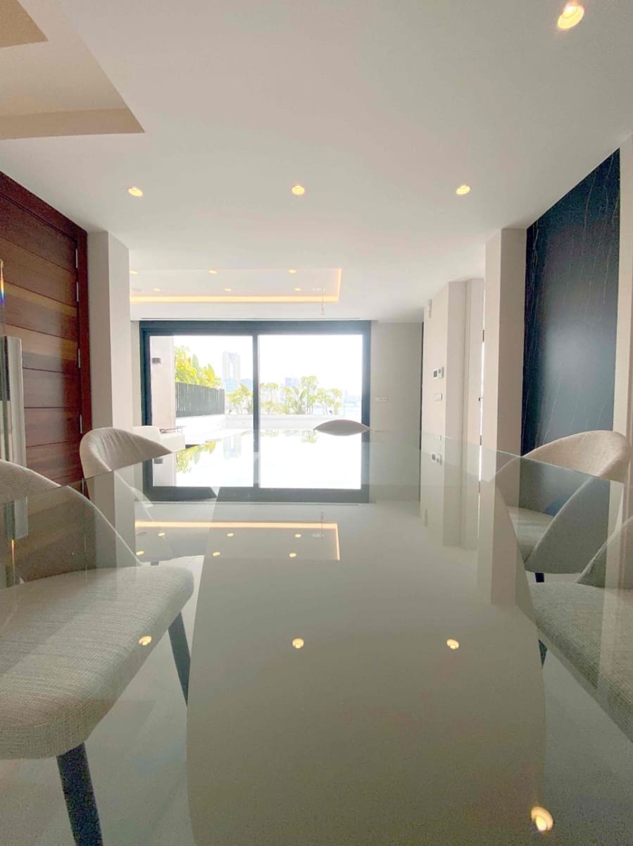 4 sypialnia Penthouse na sprzedaż w Benidorm z basenem garażem - 1 650 000 € (Ref: 9454643)