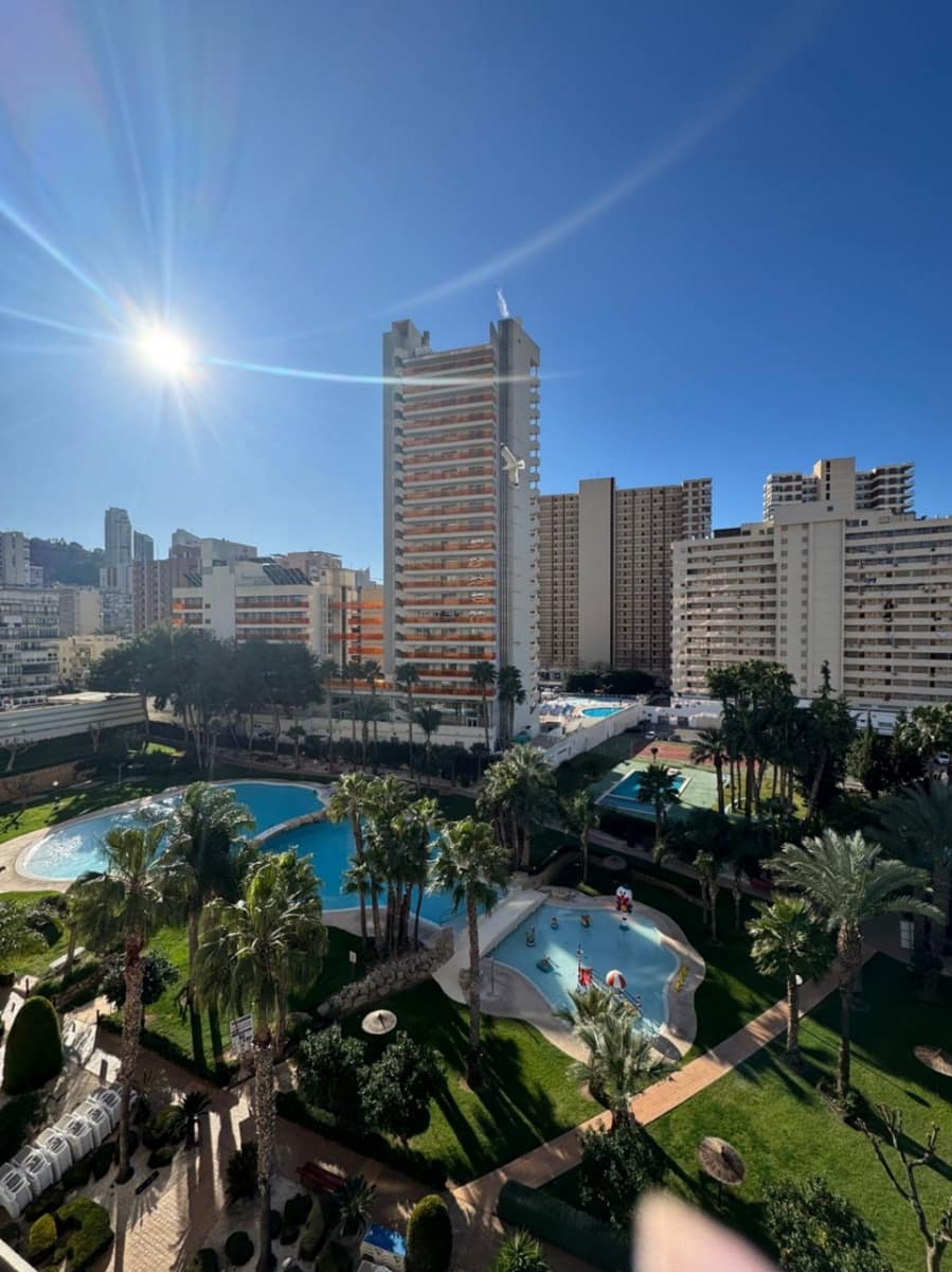 2 bedroom Apartment for sale in Benidorm with pool - € 252,000 (Ref: 9454657)