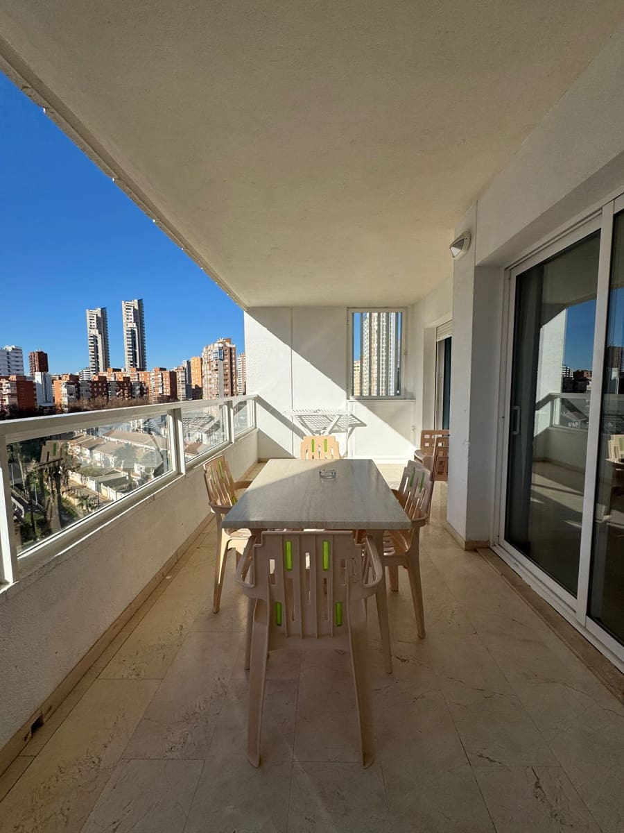 2 bedroom Apartment for sale in Benidorm with pool - € 252,000 (Ref: 9454657)