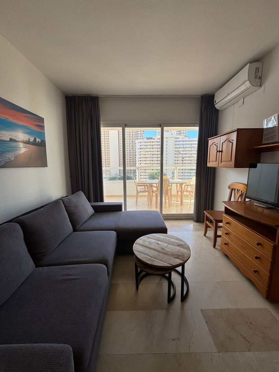 2 bedroom Apartment for sale in Benidorm with pool - € 252,000 (Ref: 9454657)