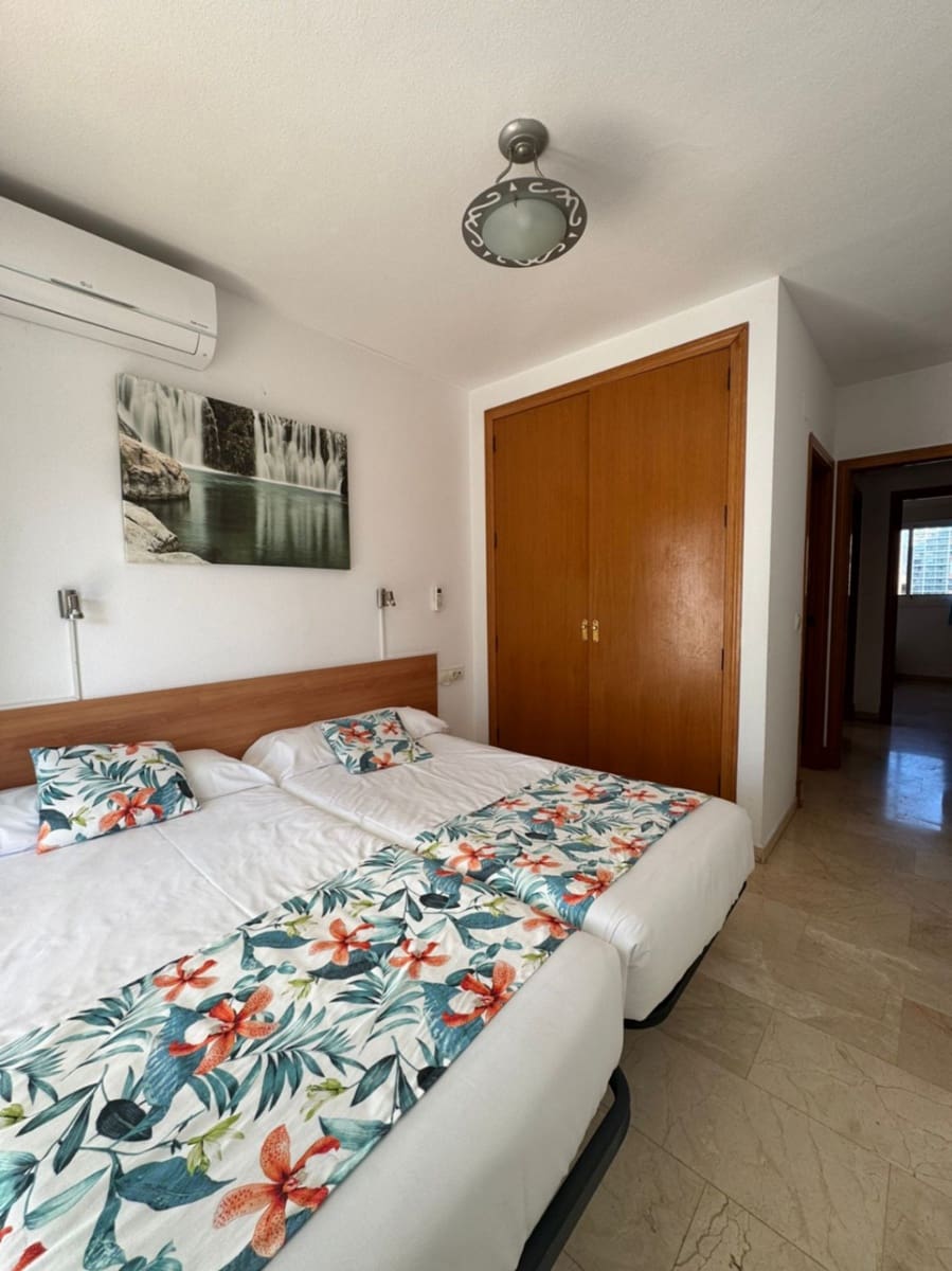 2 bedroom Apartment for sale in Benidorm with pool - € 252,000 (Ref: 9454657)