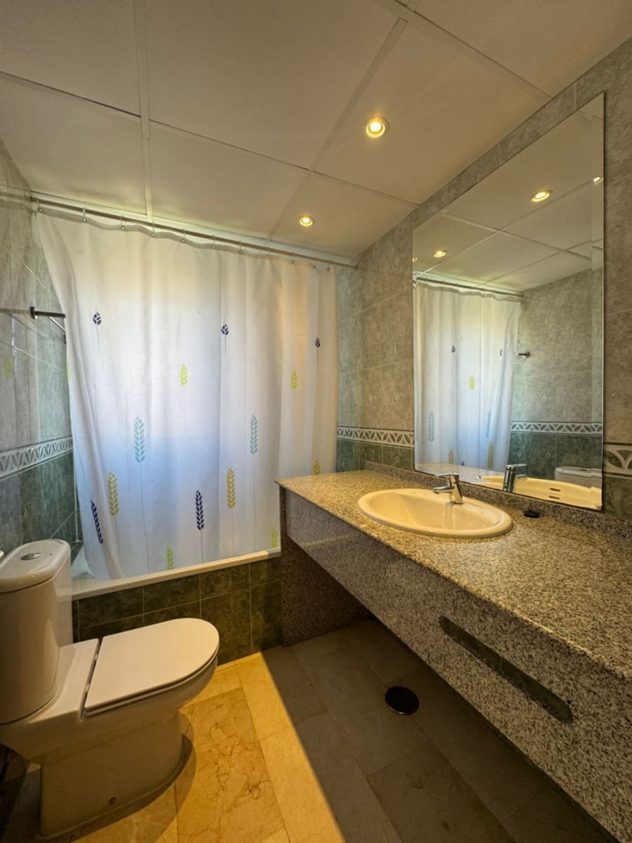 2 bedroom Apartment for sale in Benidorm with pool - € 252,000 (Ref: 9454657)