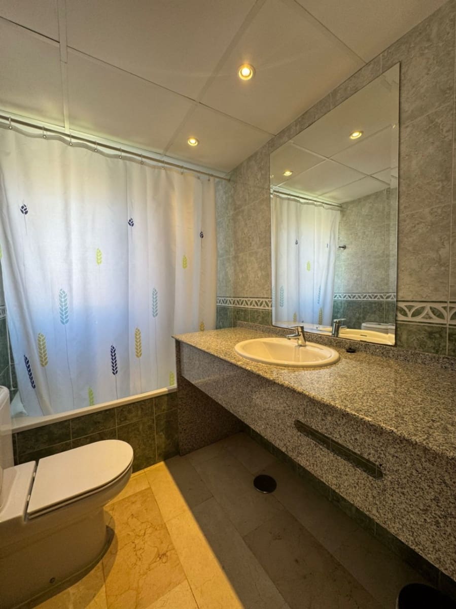 2 bedroom Apartment for sale in Benidorm with pool - € 252,000 (Ref: 9454657)