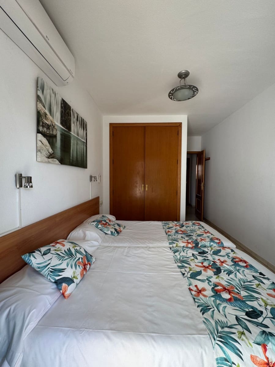 2 bedroom Apartment for sale in Benidorm with pool - € 252,000 (Ref: 9454657)