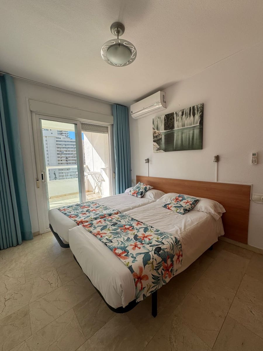 2 bedroom Apartment for sale in Benidorm with pool - € 252,000 (Ref: 9454657)