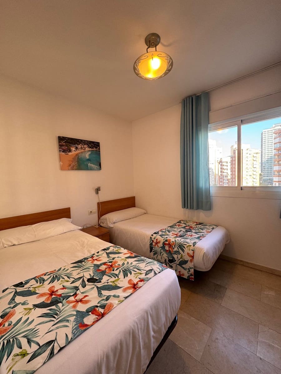 2 bedroom Apartment for sale in Benidorm with pool - € 252,000 (Ref: 9454657)