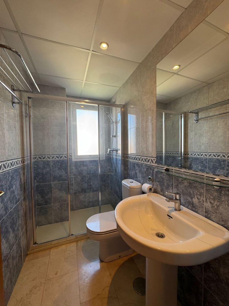 2 bedroom Apartment for sale in Benidorm with pool - € 252,000 (Ref: 9454657)