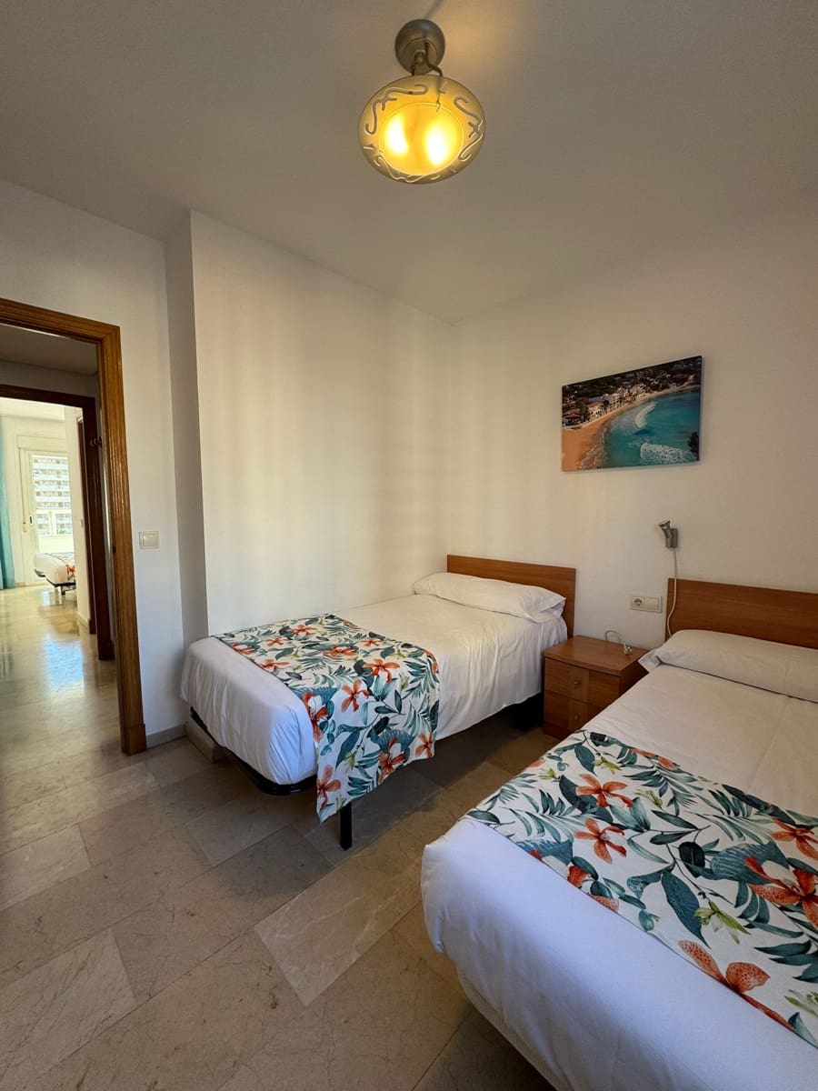 2 bedroom Apartment for sale in Benidorm with pool - € 252,000 (Ref: 9454657)