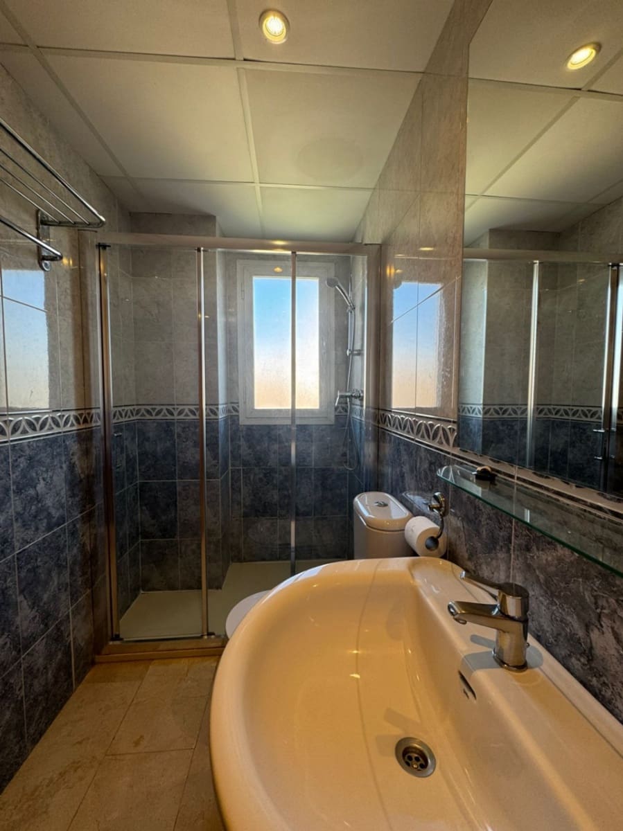 2 bedroom Apartment for sale in Benidorm with pool - € 252,000 (Ref: 9454657)