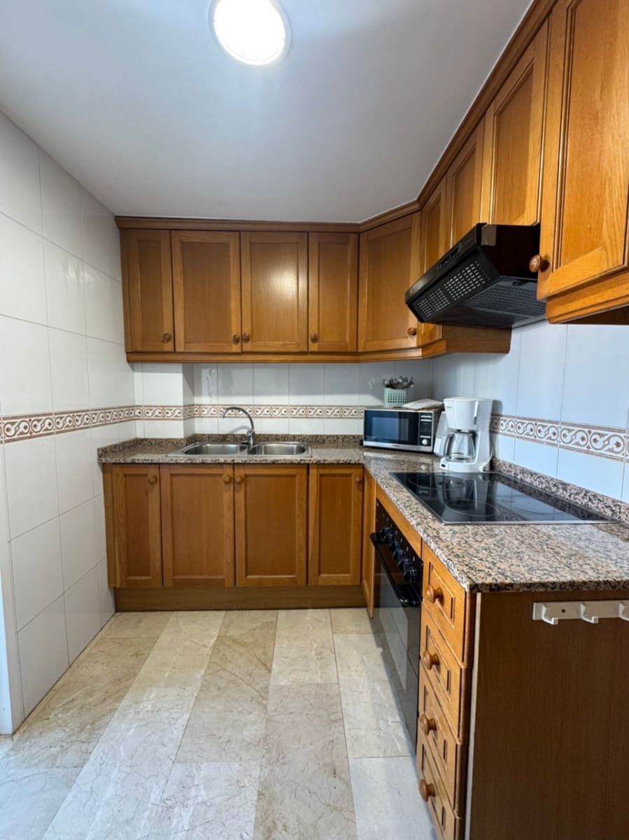 2 bedroom Apartment for sale in Benidorm with pool - € 252,000 (Ref: 9454657)