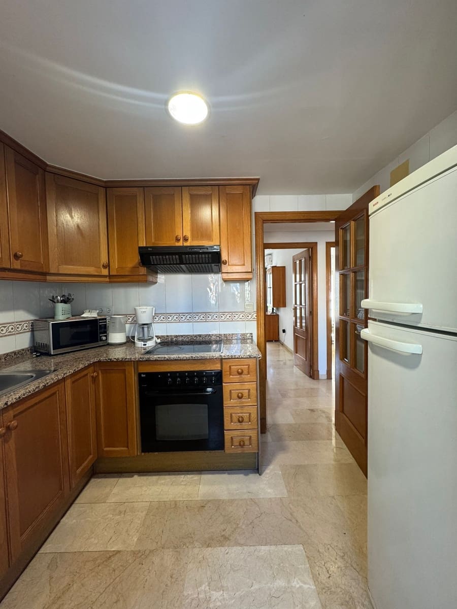 2 bedroom Apartment for sale in Benidorm with pool - € 252,000 (Ref: 9454657)