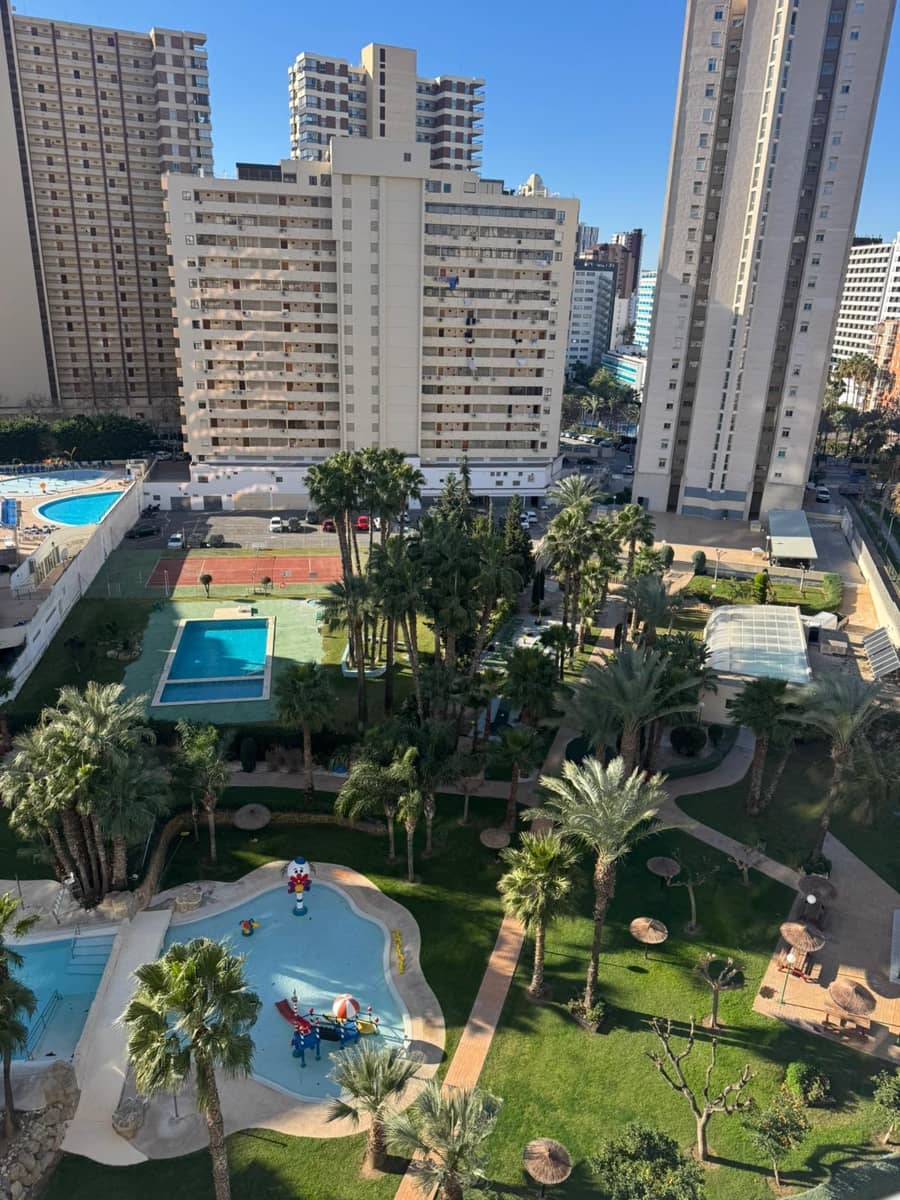 2 bedroom Apartment for sale in Benidorm with pool - € 252,000 (Ref: 9454657)