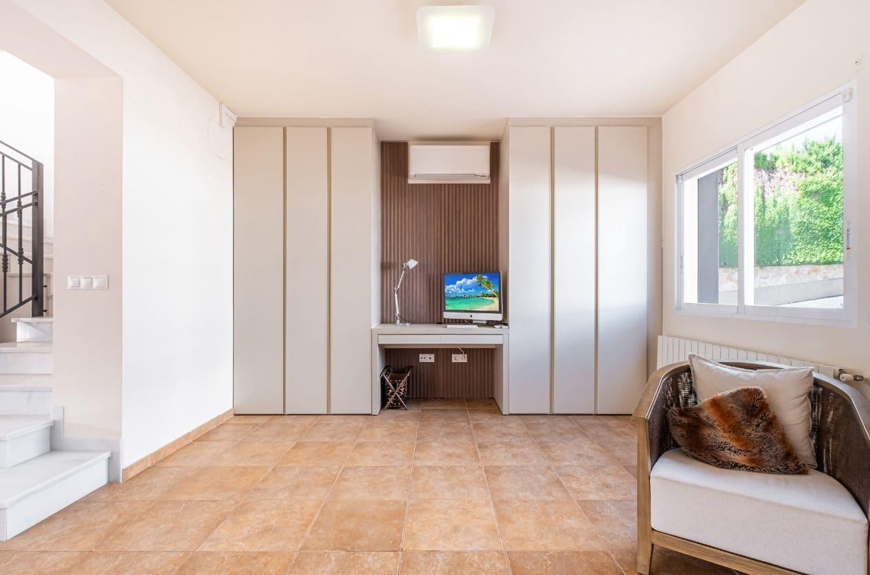 4 sypialnia Willa na sprzedaż w La Nucia z basenem garażem - 825 000 € (Ref: 9454660)