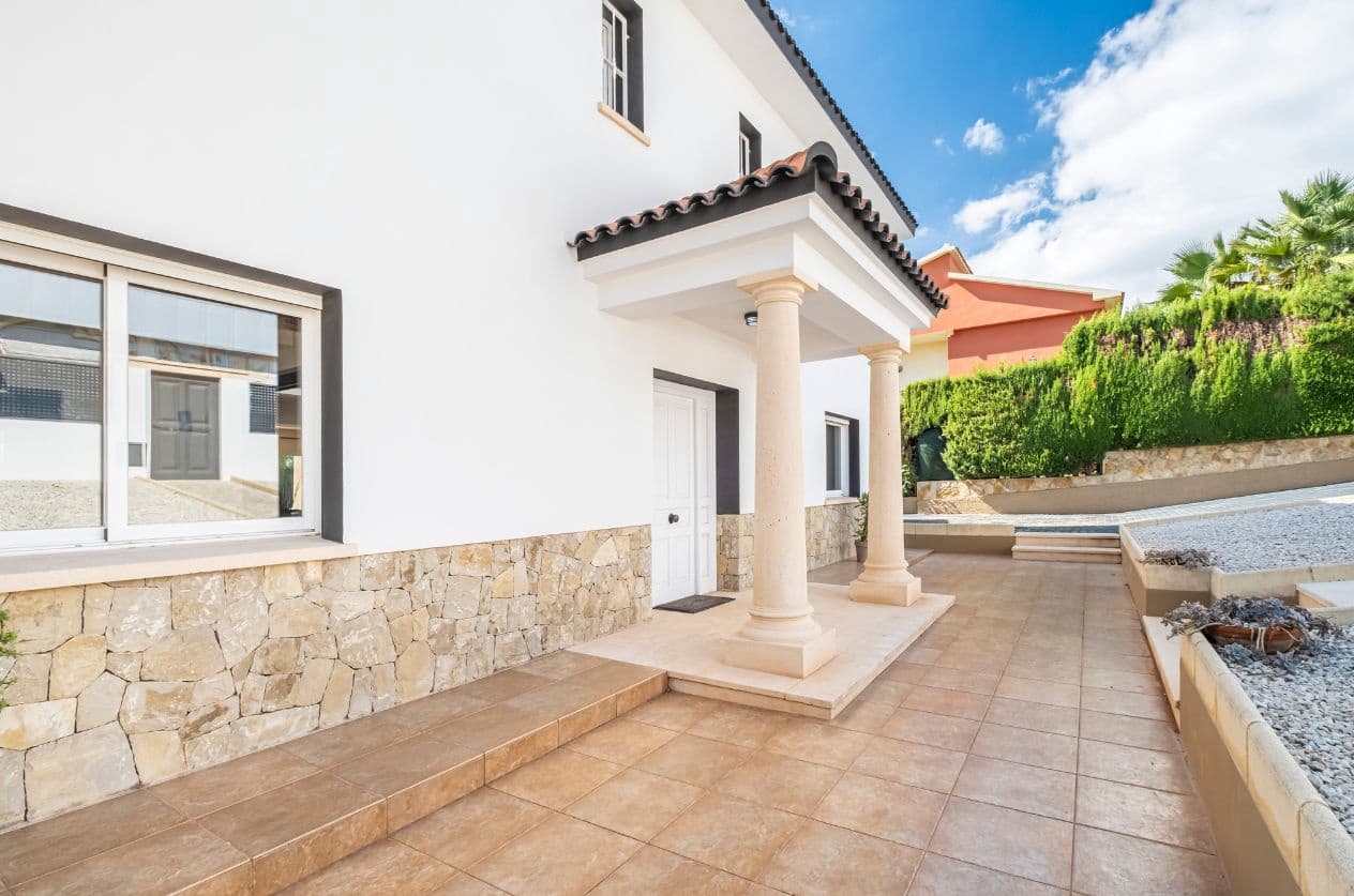 4 sypialnia Willa na sprzedaż w La Nucia z basenem garażem - 825 000 € (Ref: 9454660)