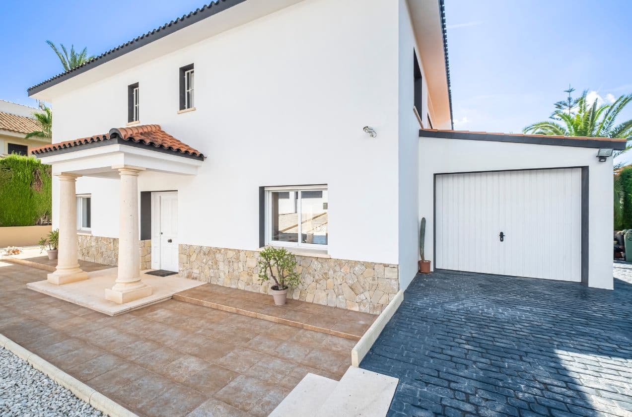 4 sypialnia Willa na sprzedaż w La Nucia z basenem garażem - 825 000 € (Ref: 9454660)