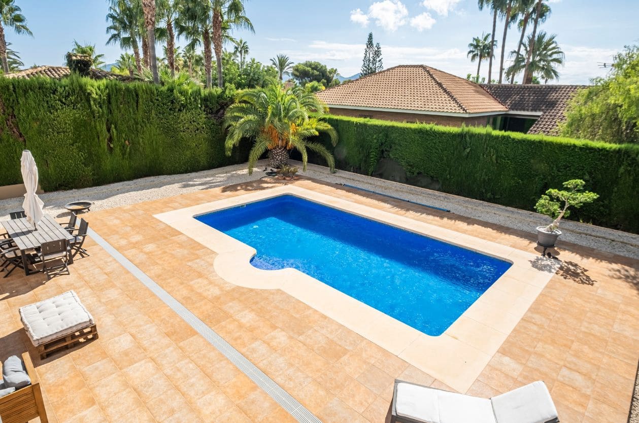 4 sypialnia Willa na sprzedaż w La Nucia z basenem garażem - 825 000 € (Ref: 9454660)