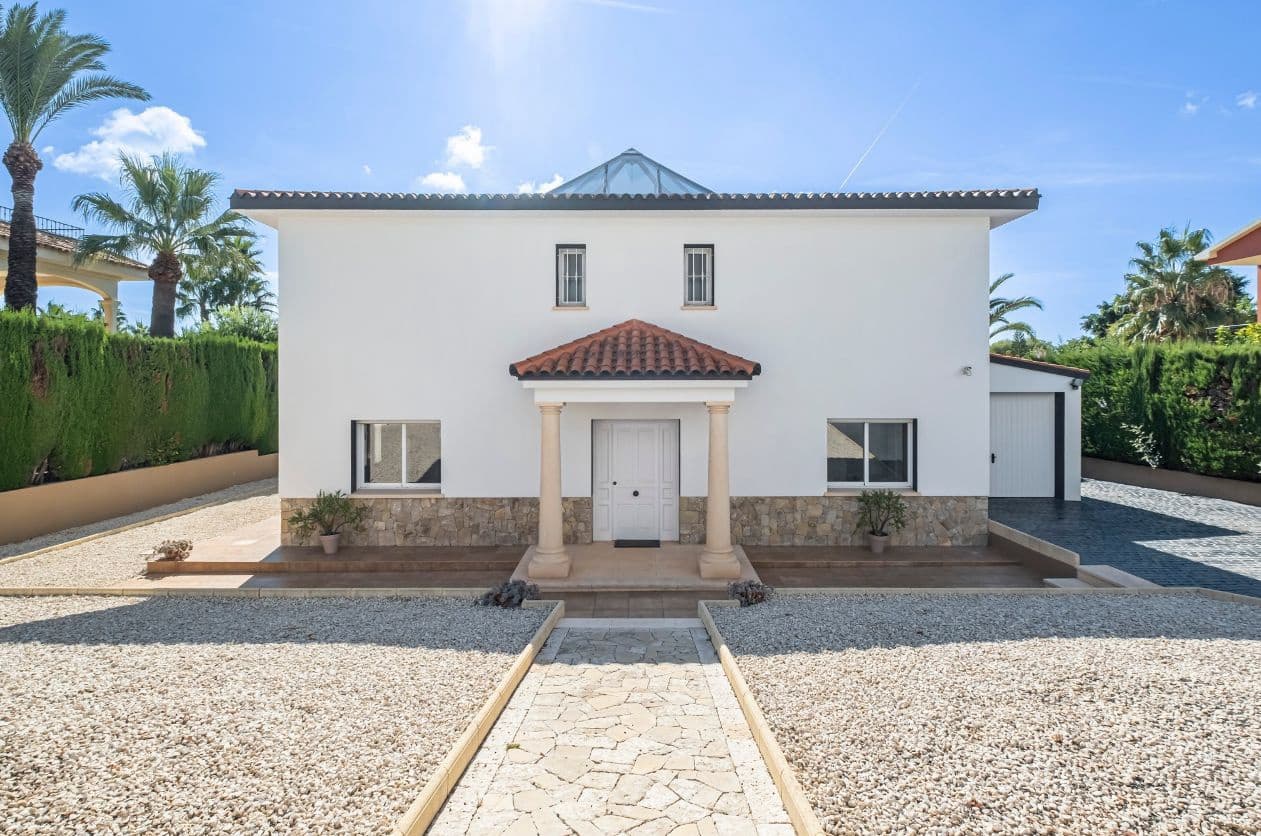 4 sypialnia Willa na sprzedaż w La Nucia z basenem garażem - 825 000 € (Ref: 9454660)