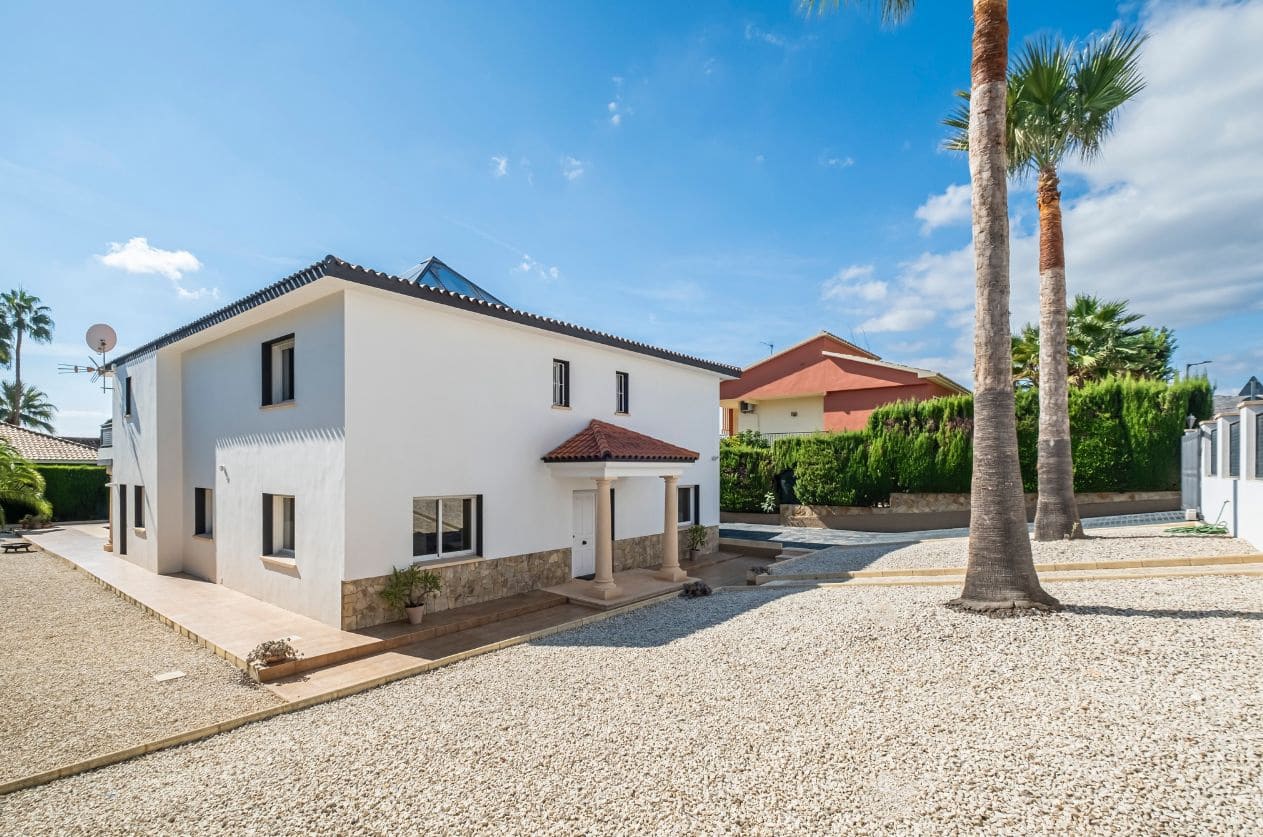 4 sypialnia Willa na sprzedaż w La Nucia z basenem garażem - 825 000 € (Ref: 9454660)