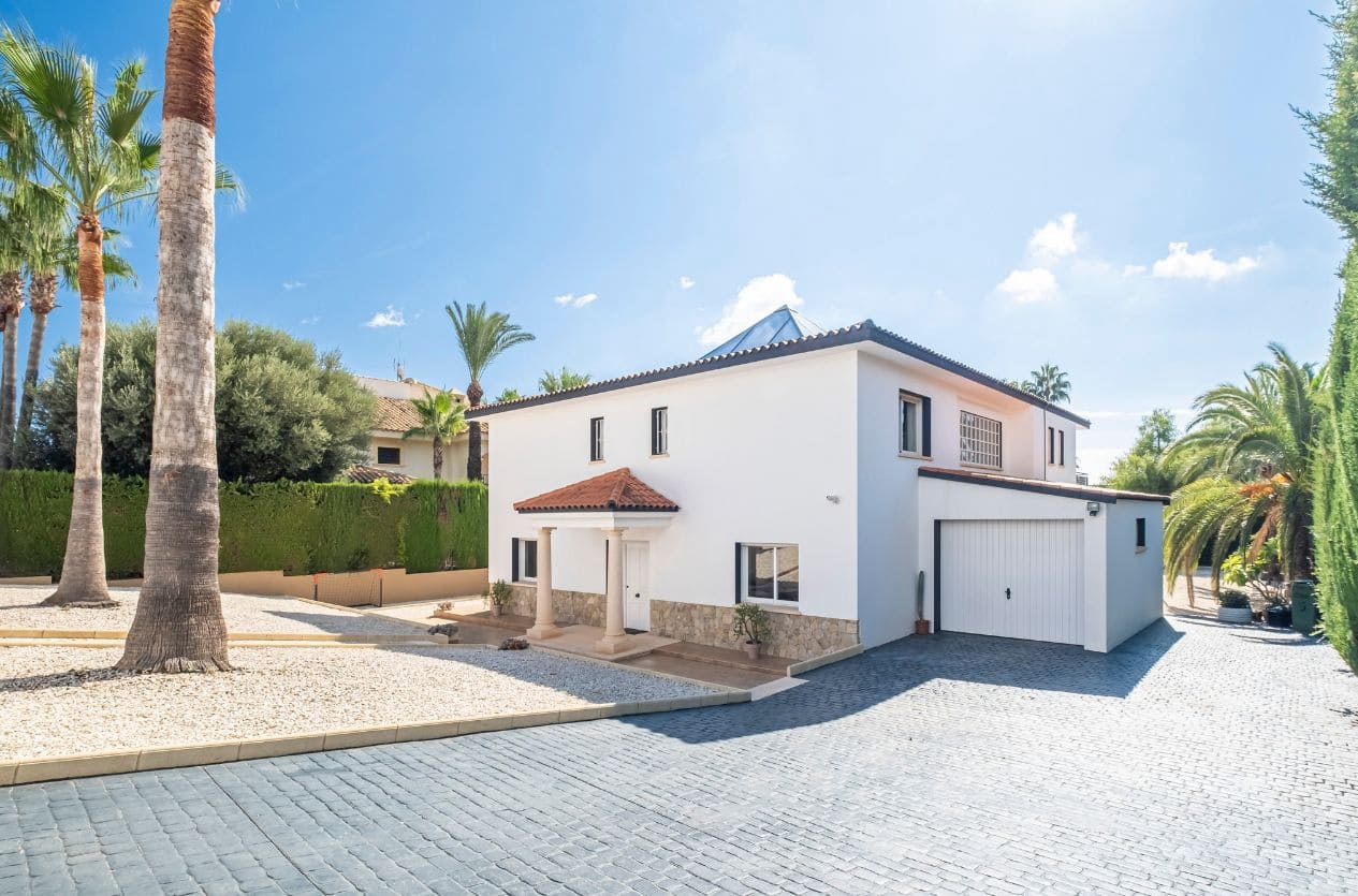 4 sypialnia Willa na sprzedaż w La Nucia z basenem garażem - 825 000 € (Ref: 9454660)