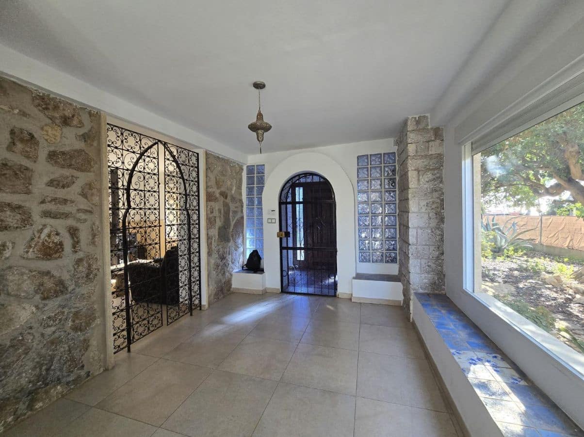 2 bedroom Villa for sale in El Campello with garage - € 570,000 (Ref: 9454664)