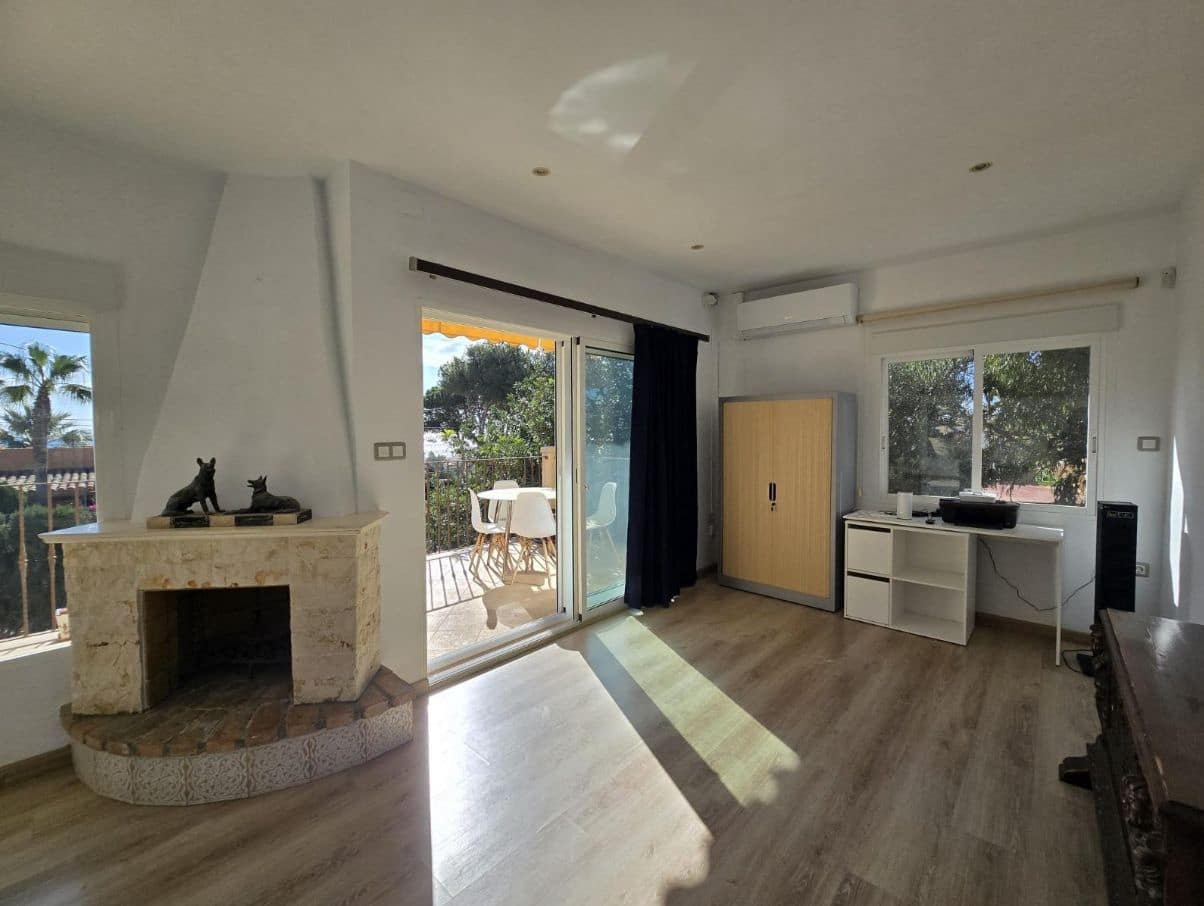 2 bedroom Villa for sale in El Campello with garage - € 570,000 (Ref: 9454664)